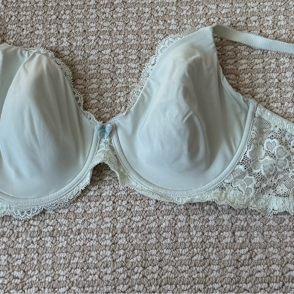 Victoria's Secret mint green T-Shirt Bra with Underwire Support